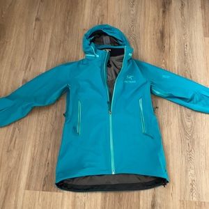 Arc’teryx Gore-Tex Paclite Shell raincoat